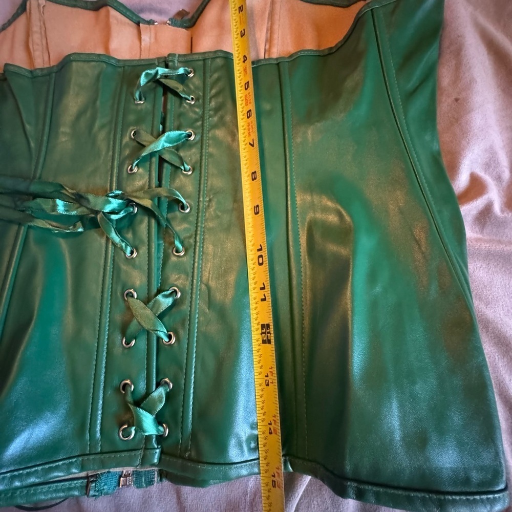 2 piece green Corset and skirt - Picture 10 of 10